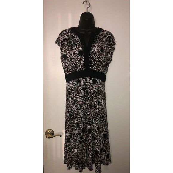 Tahari Arthur S. Levine Dress GEO Fit & Flare Sz 4 - Picture 1 of 8